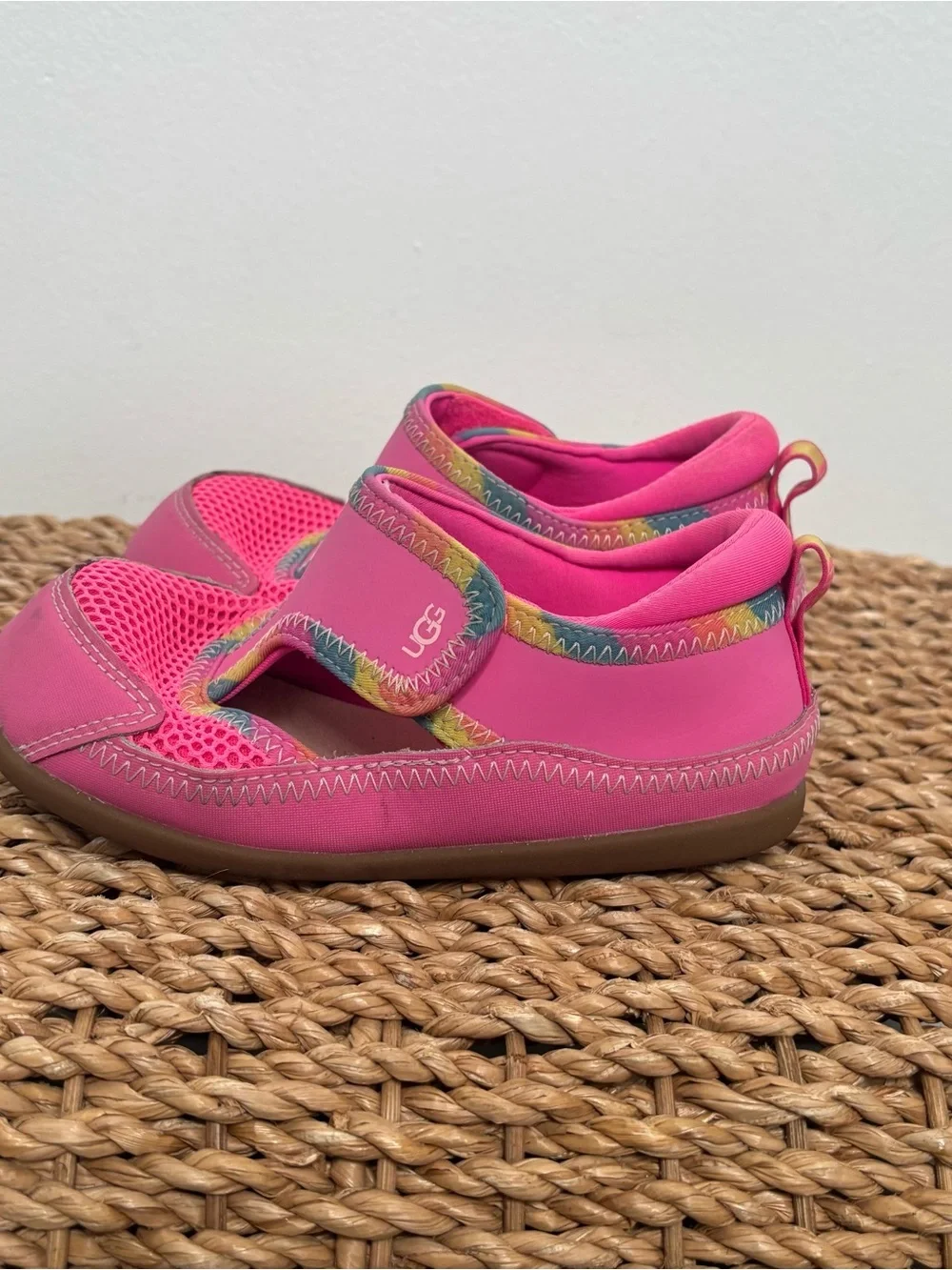 Ugg closed toe delta sandal machine washable girls 12